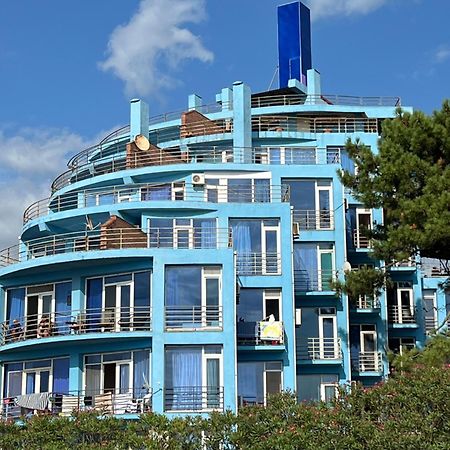 Apartments Near The Sea Уреки Экстерьер фото